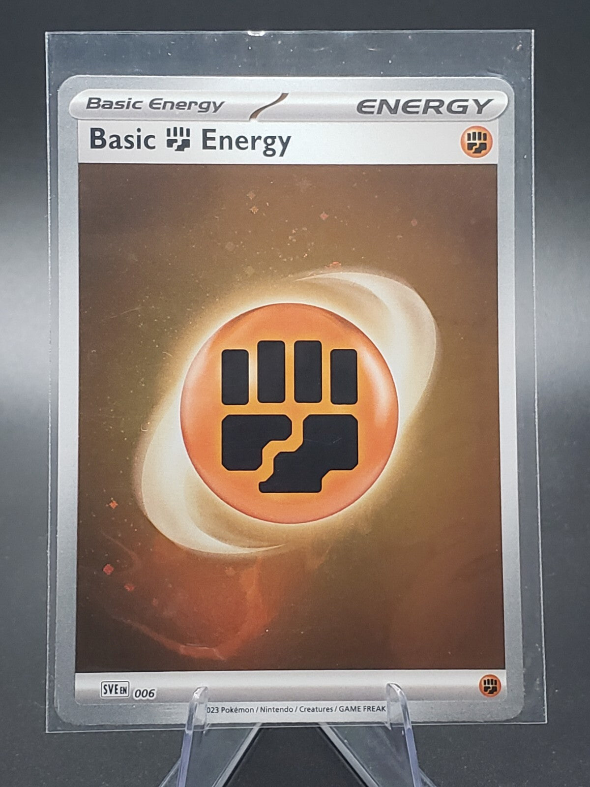 Basic Fighting Energy 006 - Double Swirl Holo 151 SVE - Pokemon Card - NM